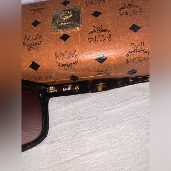 MCM square sunglasses with case (Color: Havana) - Picture 4 of 11